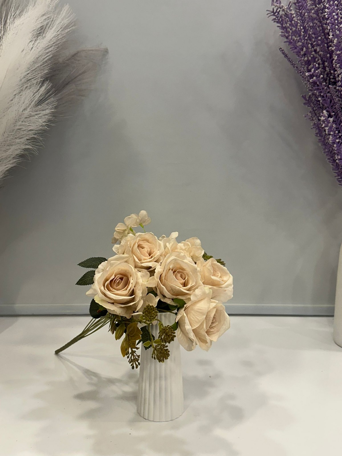 11'DALLI BEJ GÜL DEMETİ YAPAY 1.Cİ KALİTE 50CM BOY 11'DALLI BEJ GÜL DEMETİ YAPAY 1.Cİ KALİTE 50CM BOY