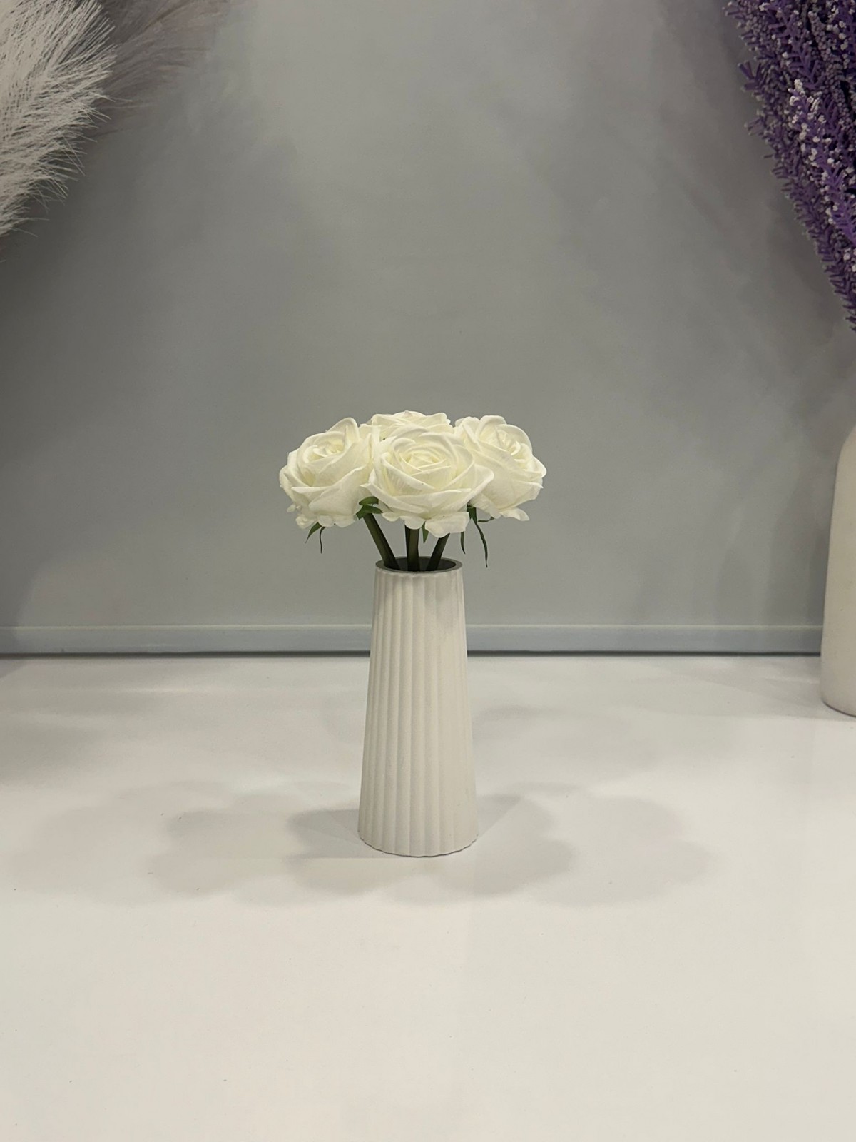 BEYAZ GÜL DEMETİ YAPAY 7'Lİ 1.Cİ KALİTE 25 CM BOY BEYAZ GÜL DEMETİ YAPAY 7'Lİ 1.Cİ KALİTE 25 CM BOY