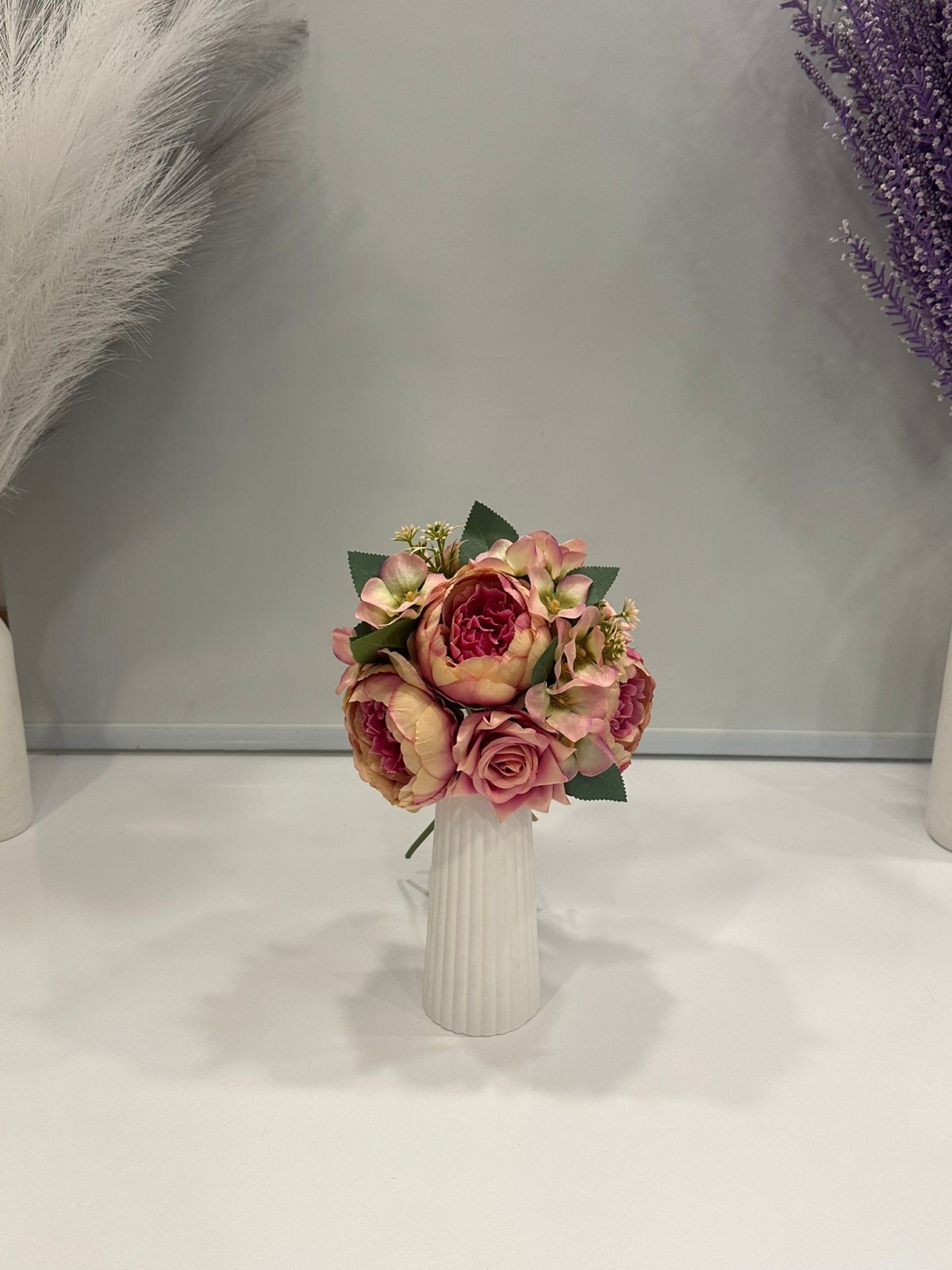 JUMBO PEMBE EBRULİ ŞAKAYIK & PEMBE GÜL ARANJMANI YAPAY 13 DALLI DEMET BOY 35 CM JUMBO PEMBE EBRULİ ŞAKAYIK & PEMBE GÜL ARANJMANI YAPAY 13 DALLI DEMET BOY 35 CM