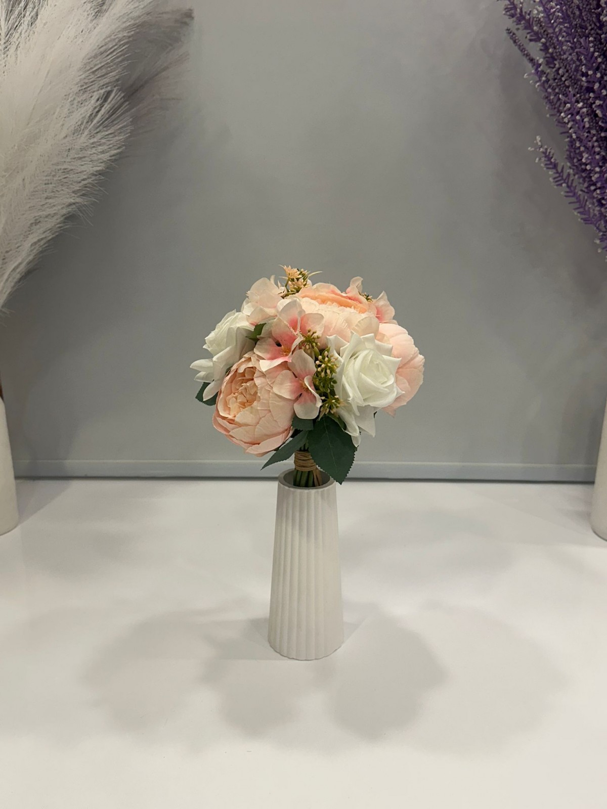 JUMBO PEMBE ŞAKAYIK & BEYAZ GÜL ARANJMANI YAPAY 13 DALLI DEMET BOY 35 CM