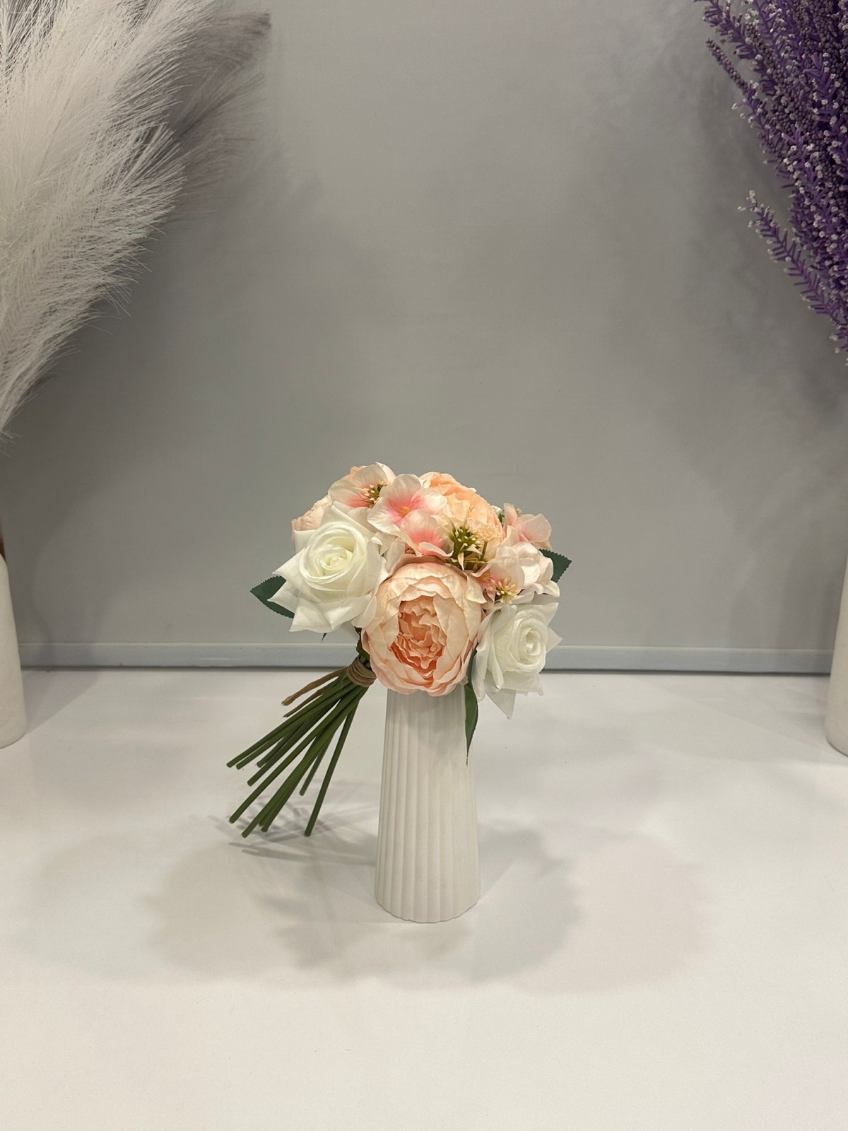 JUMBO PEMBE ŞAKAYIK & BEYAZ GÜL ARANJMANI YAPAY 13 DALLI DEMET BOY 35 CM