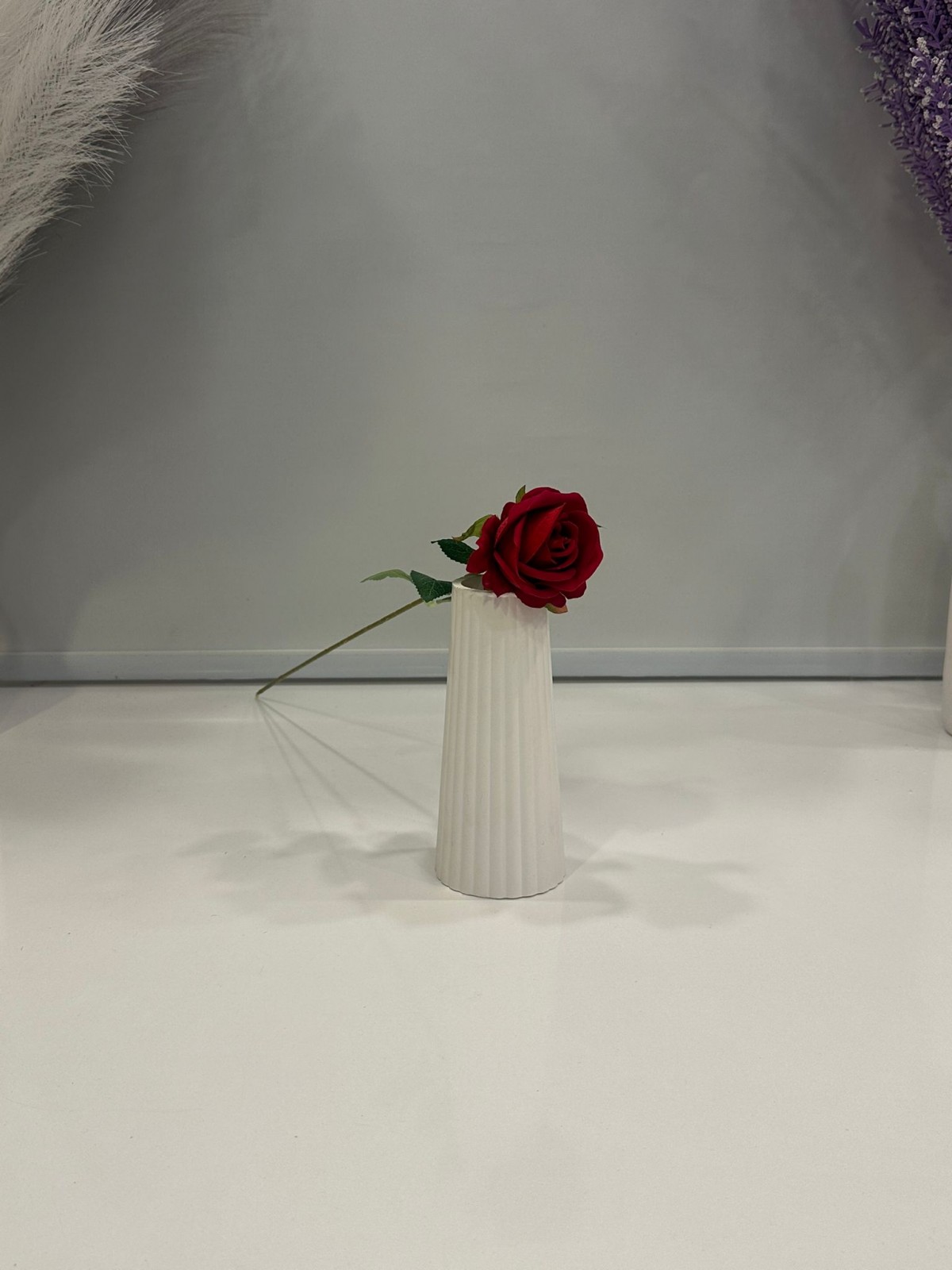 TEKLİ YAPAY KIRMIZI KADİFE GÜL 50 CM BOY TEKLİ YAPAY KIRMIZI KADİFE GÜL 50 CM BOY