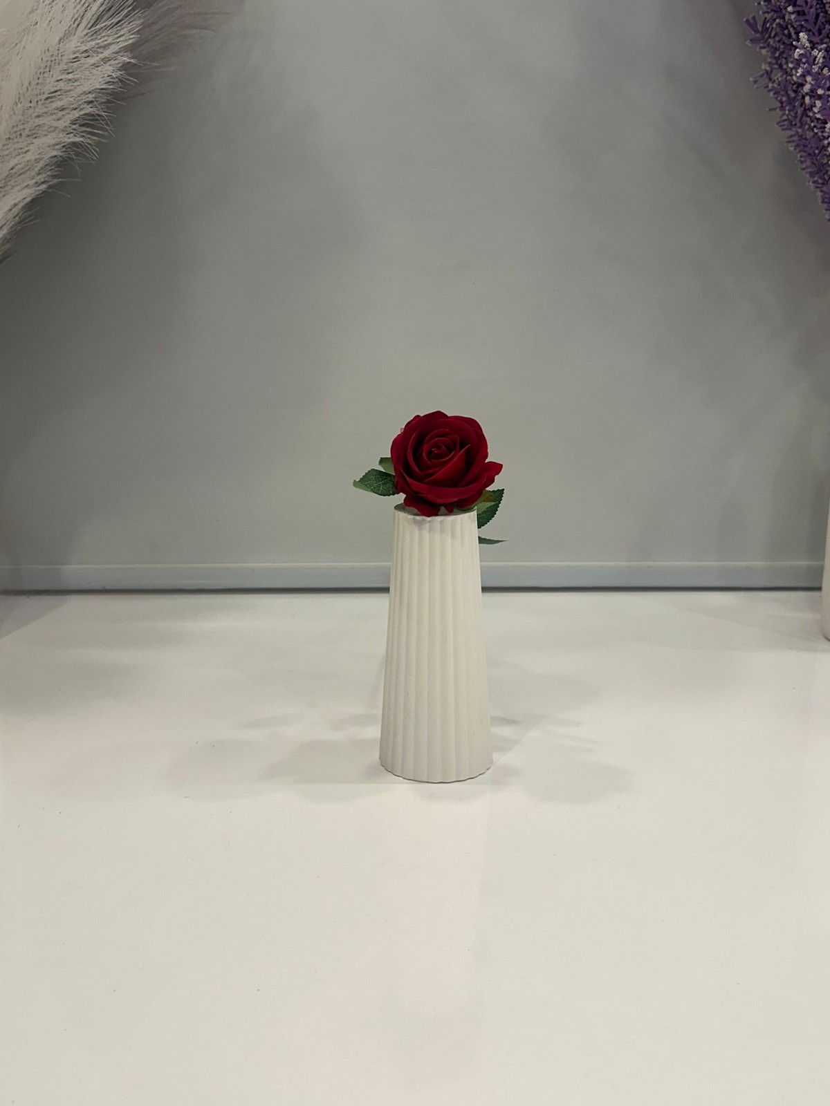 TEKLİ YAPAY KIRMIZI KADİFE GÜL 50 CM BOY TEKLİ YAPAY KIRMIZI KADİFE GÜL 50 CM BOY